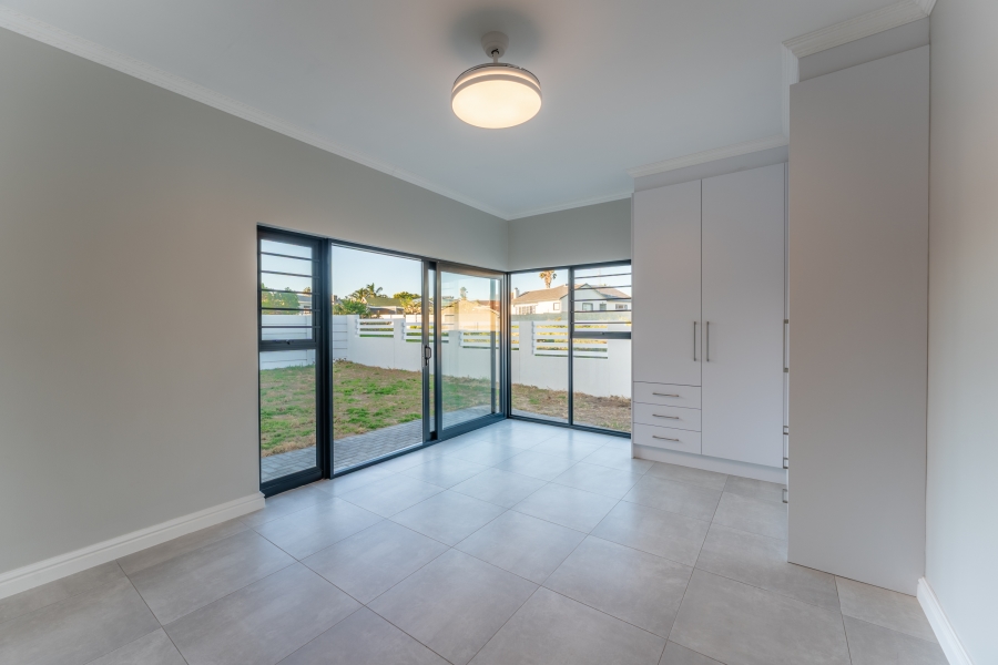 3 Bedroom Property for Sale in Wavecrest Eastern Cape